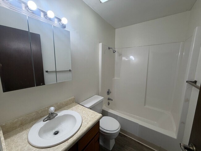 Building Photo - 2310 Blackthorn Dr