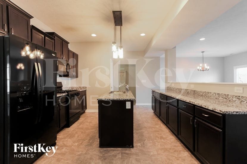 Building Photo - 5273 Brandywine Dr