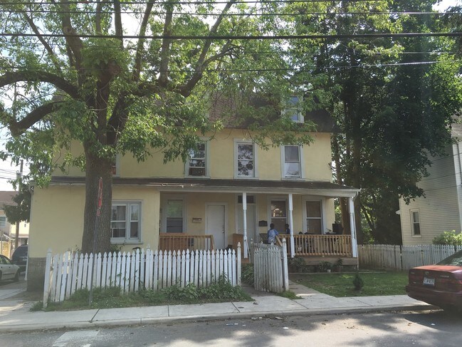 Primary Photo - 302 W Maple St