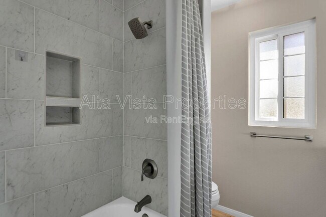 Building Photo - 7960 Mission Vista Dr