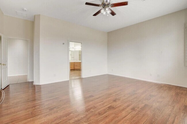 Owners bedroom angle - 3034 Constable St