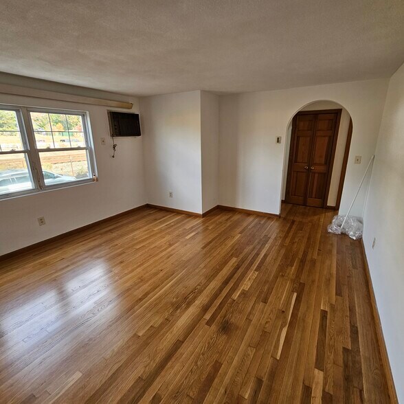 Building Photo - 54 Vineland St