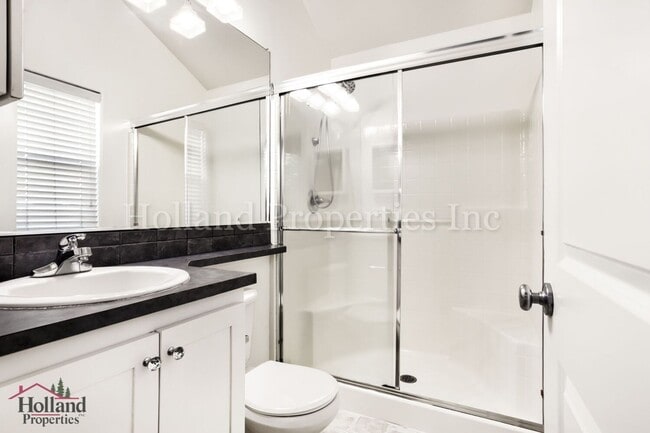 Building Photo - 16028 SW Gage Ln