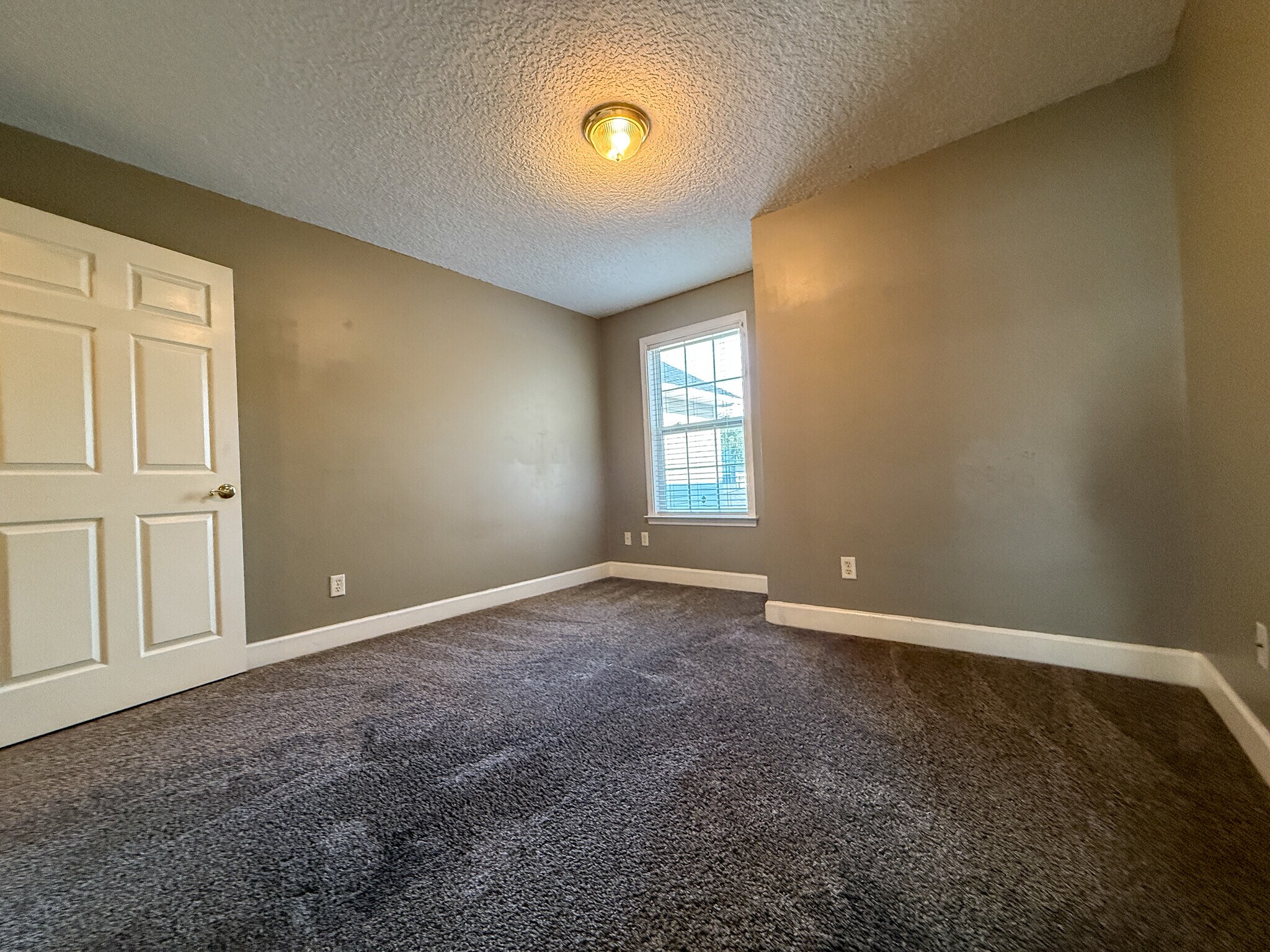 Building Photo - 210 Lantana Ct