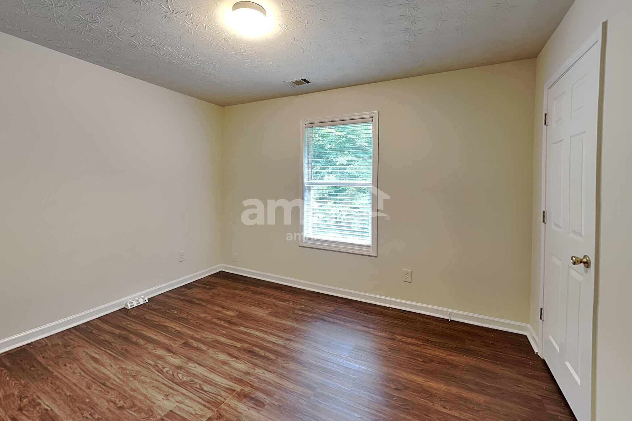 Building Photo - 413 Marsh Lake Rd SE