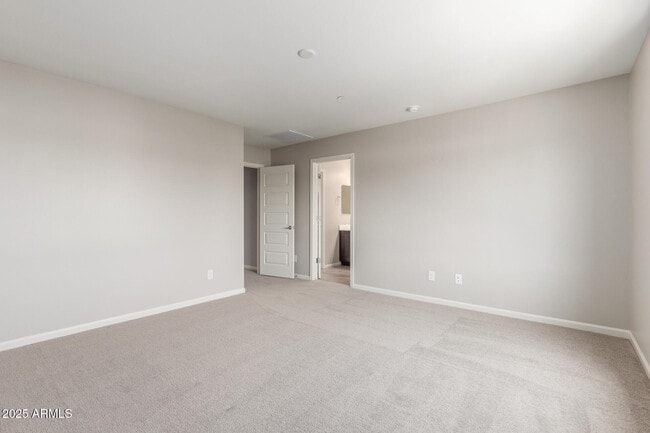 Building Photo - 733 E Commonwealth Ave