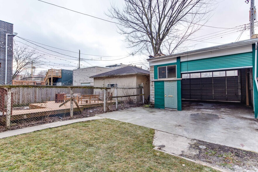 Building Photo - 1346 N Artesian Ave