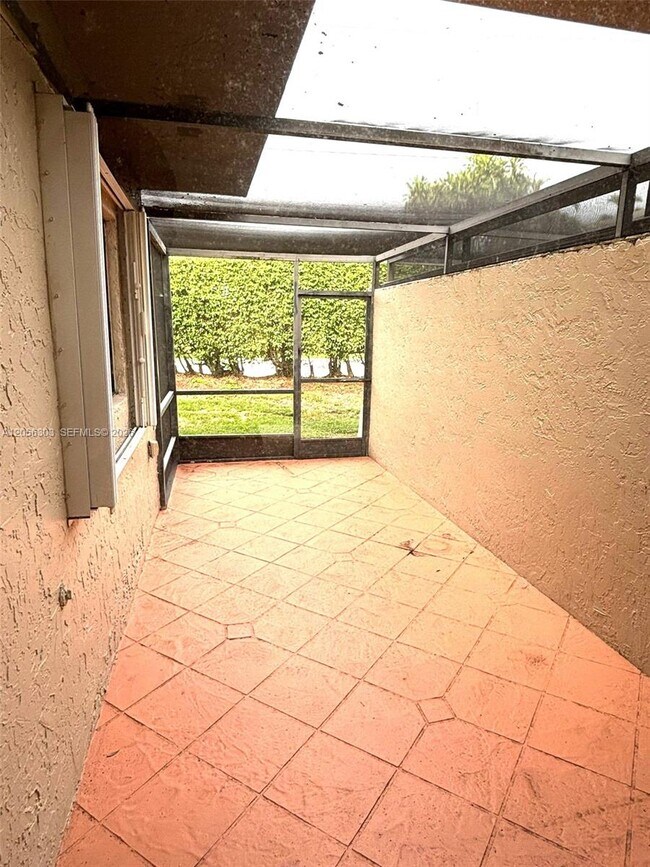 Building Photo - 613 Patio Village Way