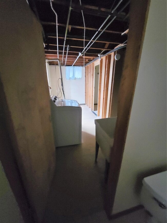 Building Photo - 8922 Schneider Ave