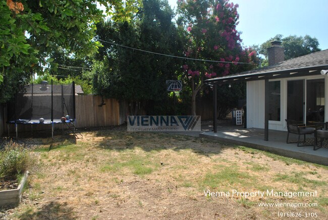 Building Photo - 2913 Kerria Way