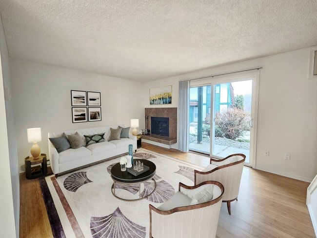 Primary Photo - $1,250 - 1 Bed / 1 Bath Spacious Two-Story...