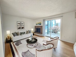 Building Photo - $1,250 - 1 Bed / 1 Bath Spacious Two-Story...