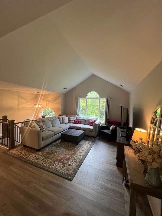 Building Photo - Spacious Multi-Generational Home on 3 Acre...