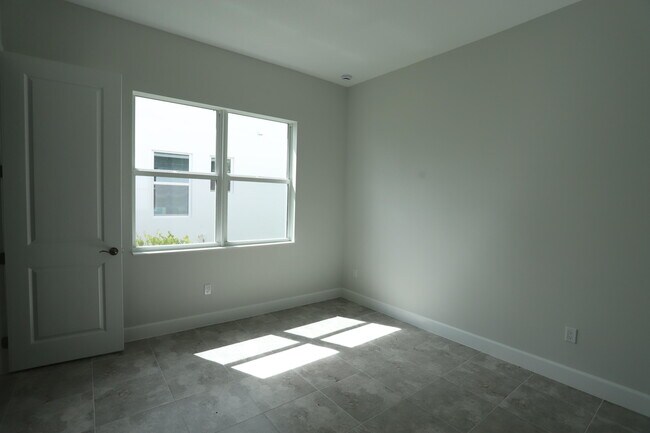 Building Photo - 15192 Wildwood Cir