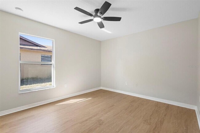 Building Photo - 1227 Tivoli Dr