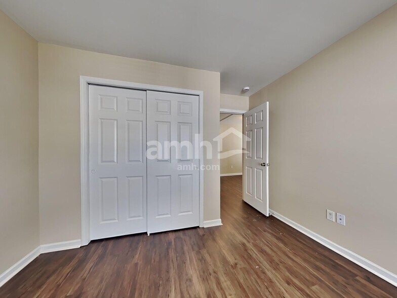 Building Photo - 400 Stoney Field Dr