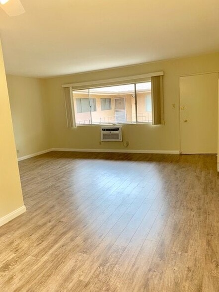 Building Photo - 4415 Ocean View Blvd