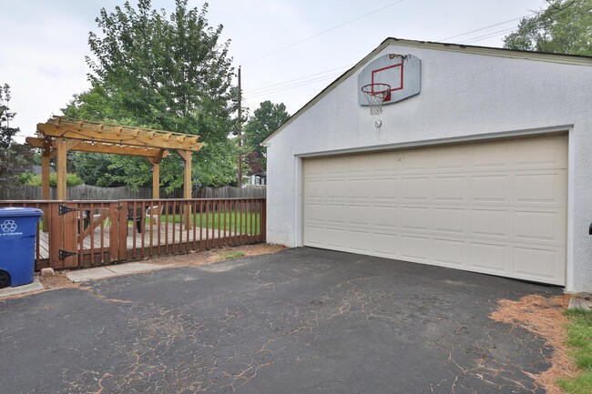 Building Photo - 714 Island Ct
