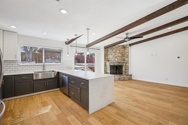 Building Photo - 7205 Twisted Oaks Dr