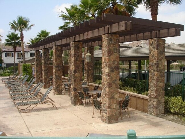 Building Photo - COMING SOON! 3-Bedroom Townhome with Priva...