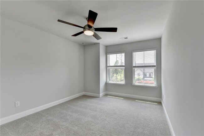 Building Photo - 204 Holsten Ln
