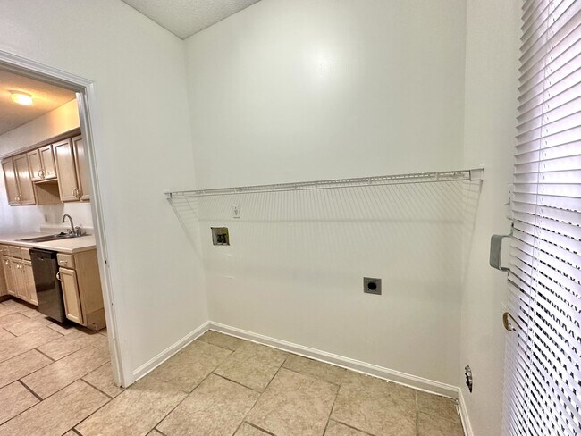Building Photo - 3972 Gavick Dr