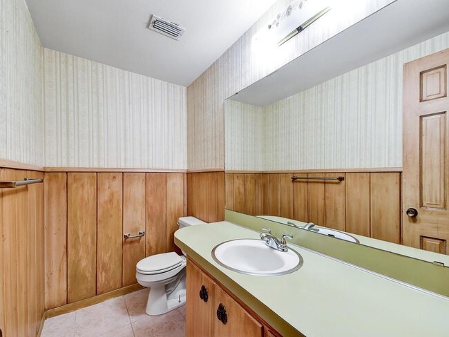 Building Photo - 206 Park Ln