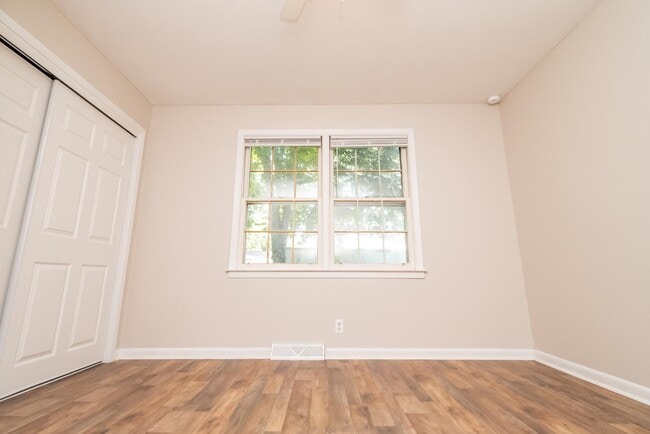 Building Photo - 1329 White House Blvd