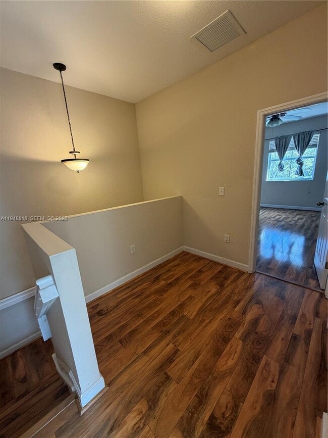 Building Photo - 20715 NE 10th Ct