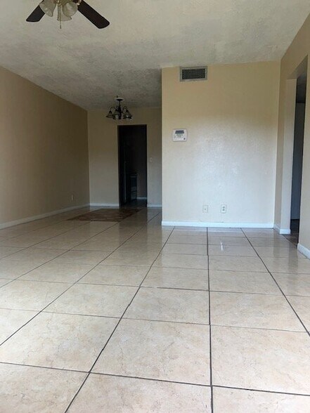 Building Photo - 2440 NW 39th Wy