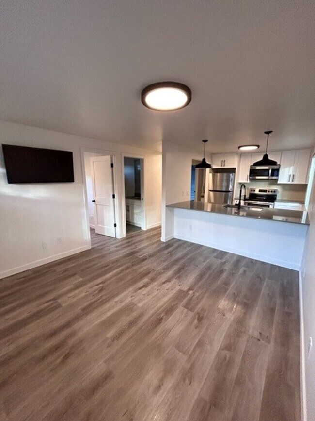 Building Photo - Completely Remodeled 2 BR/2 BA House available in the Central District