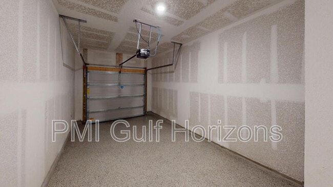 Building Photo - 710-E Giese Ln