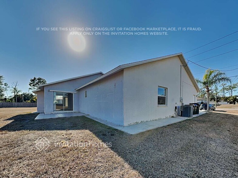 Building Photo - 2252 S Chamberlain Blvd