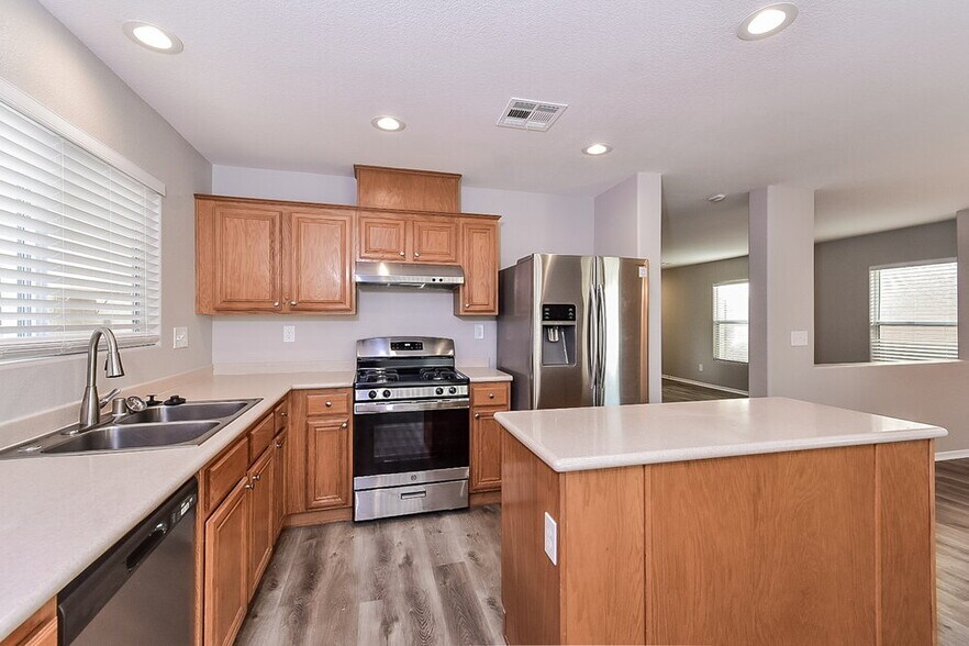 Building Photo - 7620 Emerald Ridge Ct