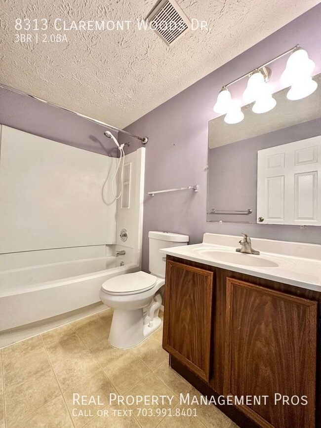 Building Photo - 8313 Claremont Woods Dr