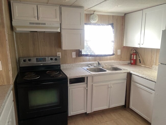 Building Photo - Mobile Home For Rent