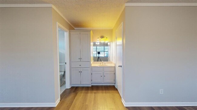 Building Photo - 3904 Windwood Cir