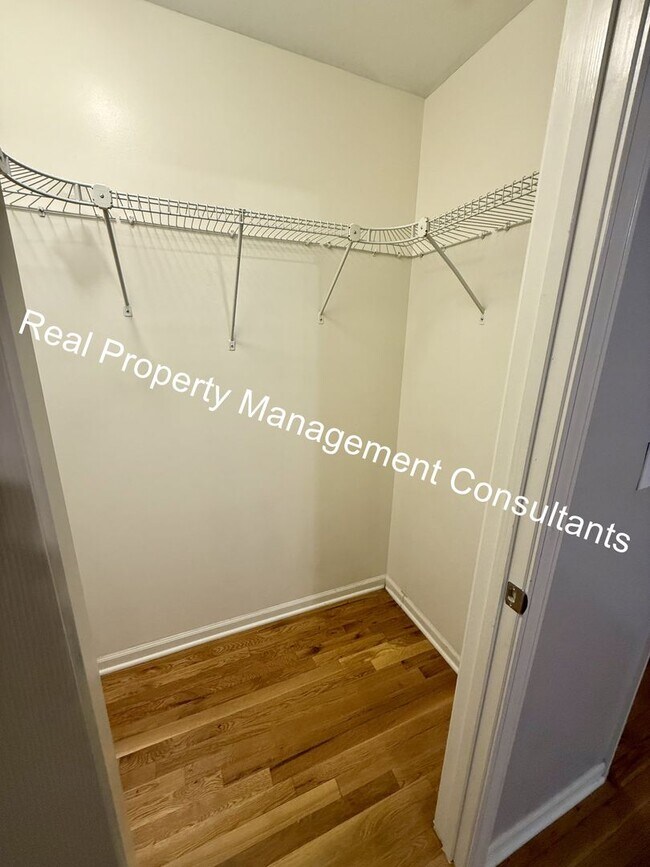 Building Photo - 1 Bedroom in Westport