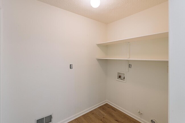 Building Photo - 4BR Home on 1 Acre with Finished Basement in Fayetteville