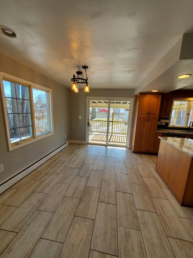 Building Photo - Four bedroom in Historical Franklin