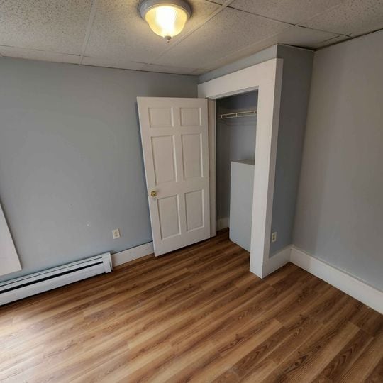 Building Photo - 536 Hall St