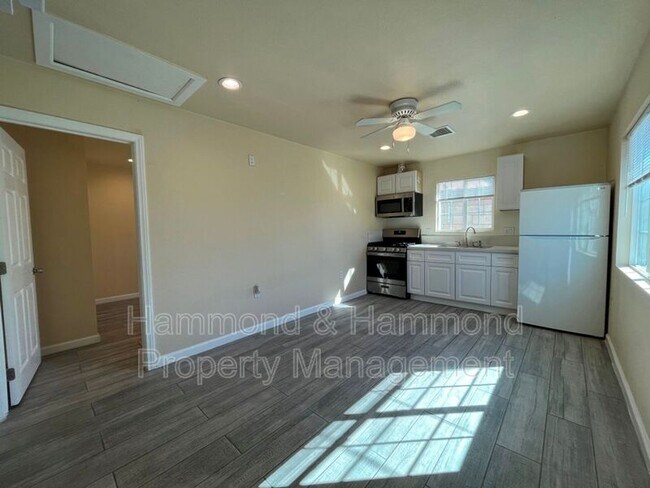Building Photo - 12110 Bromont Ave