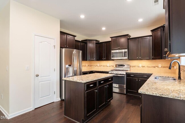 Building Photo - 855 Ember Dr