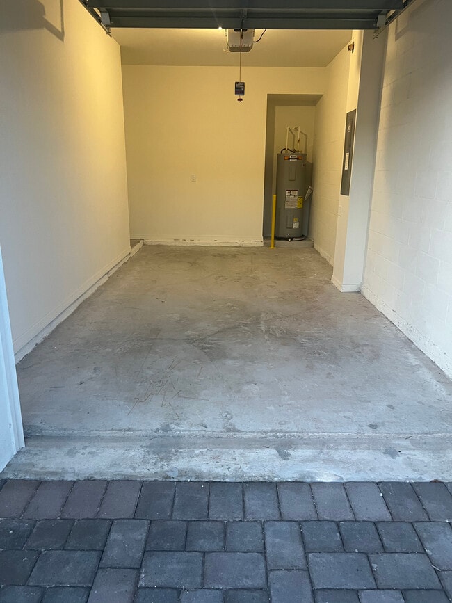 Building Photo - 1375 Isleta Lp