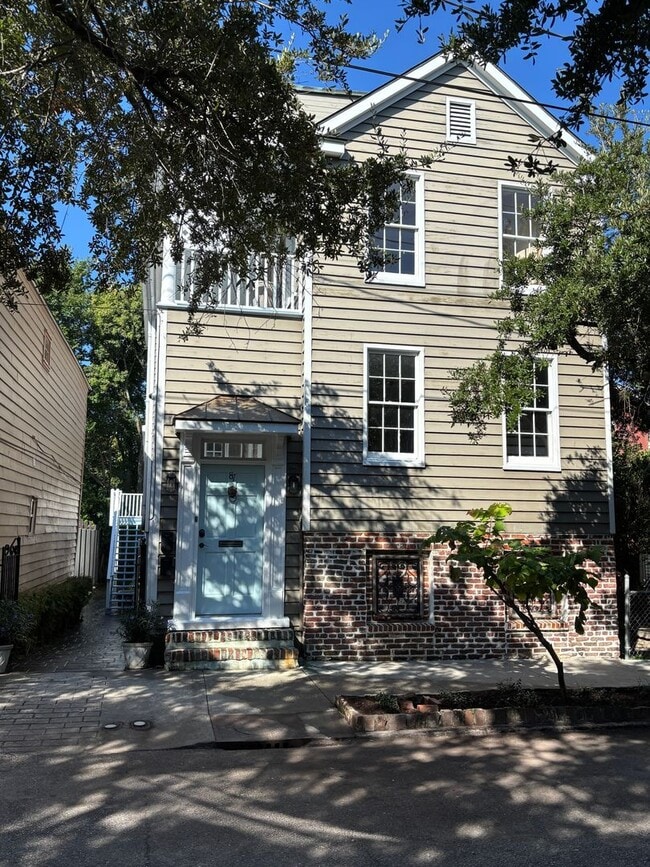 Building Photo - 2 Bedroom 2 Bathroom in The Charleston Pen...