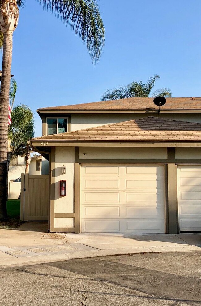 Building Photo - 941 Pinyon Ct