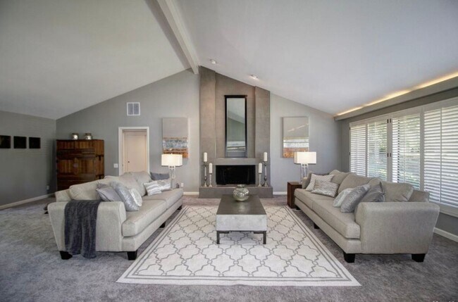 Building Photo - Elegant Fully Renovated 3/3 in Fair Oaks!