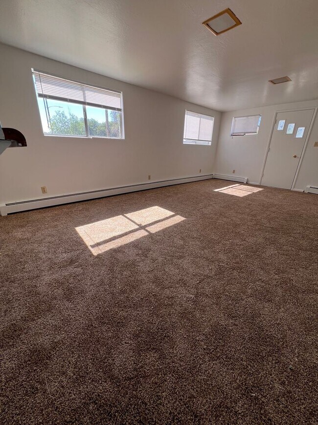 Building Photo - 2 Bed/1 Bath Home in Fallon