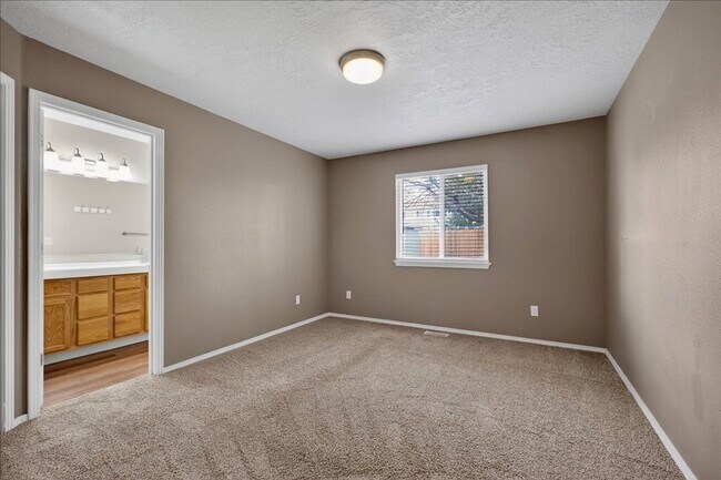 Building Photo - GREAT LOCATION - 3bd/2ba Home w/Room to Park Your Toys!