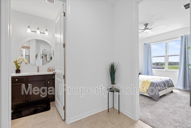 Building Photo - 12195 Stirrup Dr